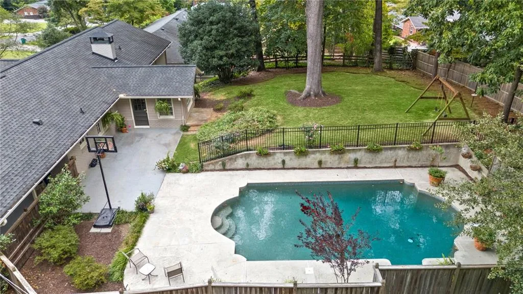 6825 Heathfield Drive, Atlanta, Georgia 30328, 3 Bedrooms Bedrooms, ,2 BathroomsBathrooms,Residential,Sold,6825 Heathfield Drive,7445441