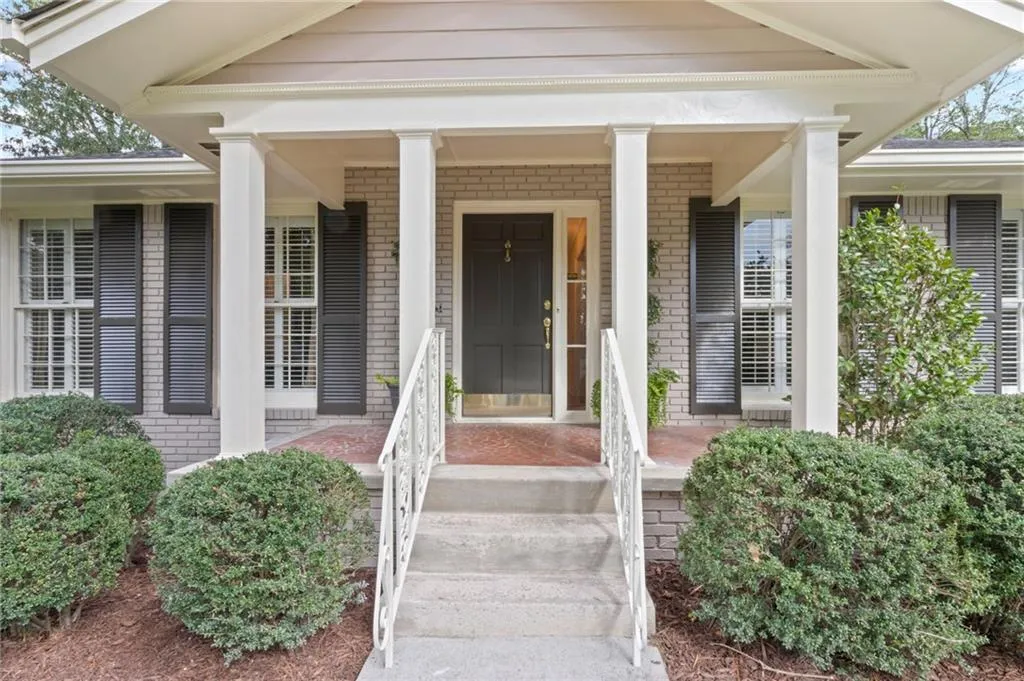 6825 Heathfield Drive, Atlanta, Georgia 30328, 3 Bedrooms Bedrooms, ,2 BathroomsBathrooms,Residential,Sold,6825 Heathfield Drive,7445441