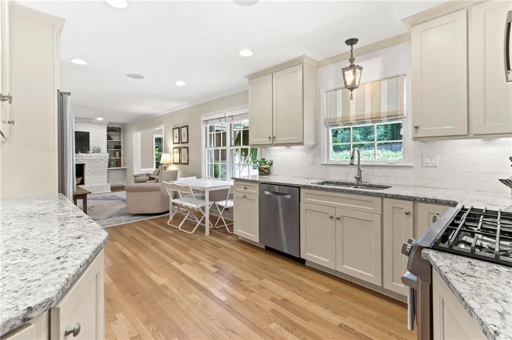 6825 Heathfield Drive, Atlanta, Georgia 30328, 3 Bedrooms Bedrooms, ,2 BathroomsBathrooms,Residential,Sold,6825 Heathfield Drive,7445441