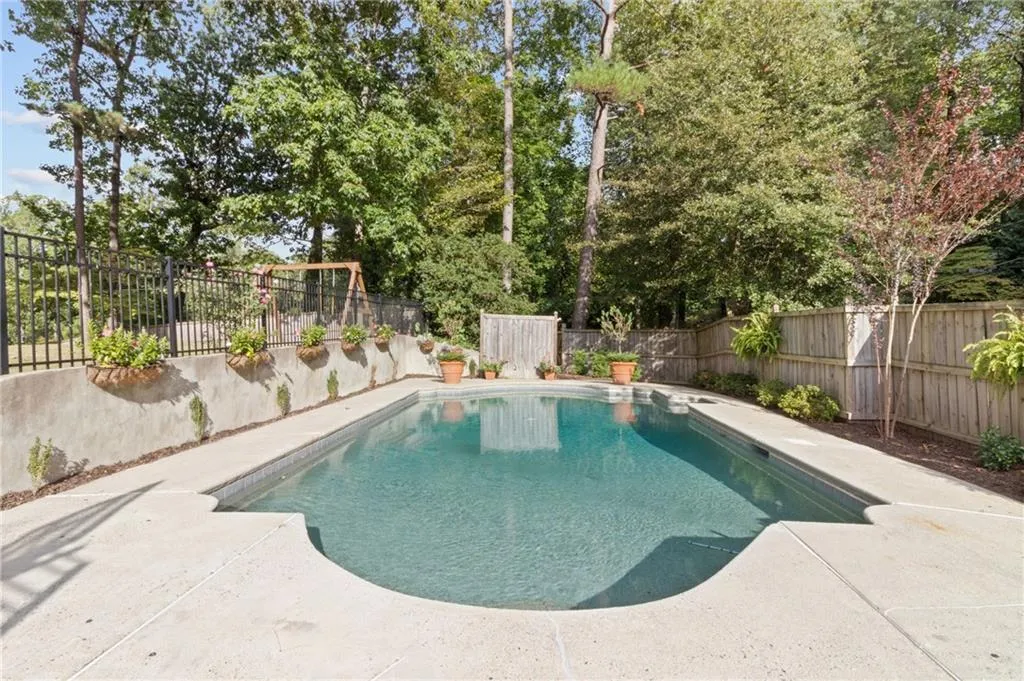 6825 Heathfield Drive, Atlanta, Georgia 30328, 3 Bedrooms Bedrooms, ,2 BathroomsBathrooms,Residential,Sold,6825 Heathfield Drive,7445441