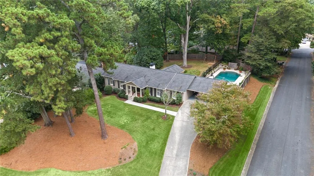 6825 Heathfield Drive, Atlanta, Georgia 30328, 3 Bedrooms Bedrooms, ,2 BathroomsBathrooms,Residential,Sold,6825 Heathfield Drive,7445441