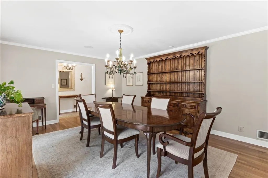 6825 Heathfield Drive, Atlanta, Georgia 30328, 3 Bedrooms Bedrooms, ,2 BathroomsBathrooms,Residential,Sold,6825 Heathfield Drive,7445441