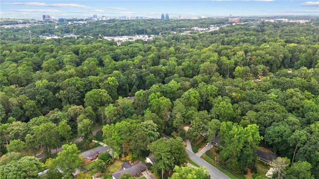 6825 Heathfield Drive, Atlanta, Georgia 30328, 3 Bedrooms Bedrooms, ,2 BathroomsBathrooms,Residential,Sold,6825 Heathfield Drive,7445441