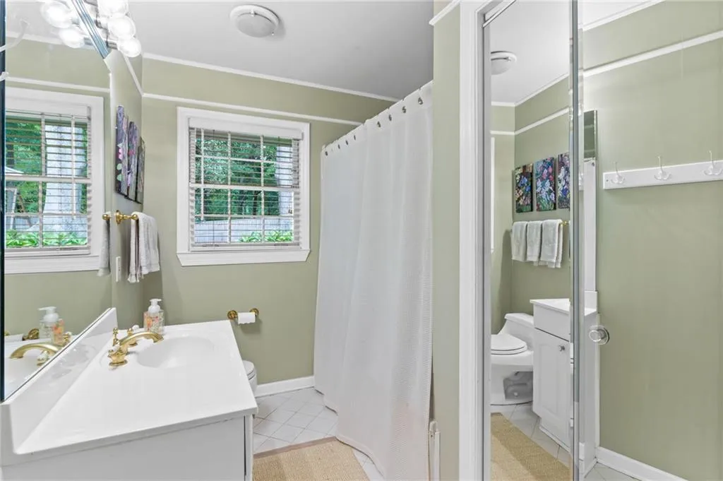 6825 Heathfield Drive, Atlanta, Georgia 30328, 3 Bedrooms Bedrooms, ,2 BathroomsBathrooms,Residential,Sold,6825 Heathfield Drive,7445441