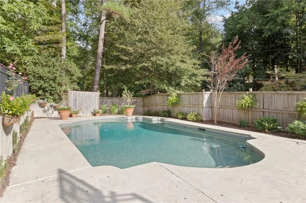 6825 Heathfield Drive, Atlanta, Georgia 30328, 3 Bedrooms Bedrooms, ,2 BathroomsBathrooms,Residential,Sold,6825 Heathfield Drive,7445441