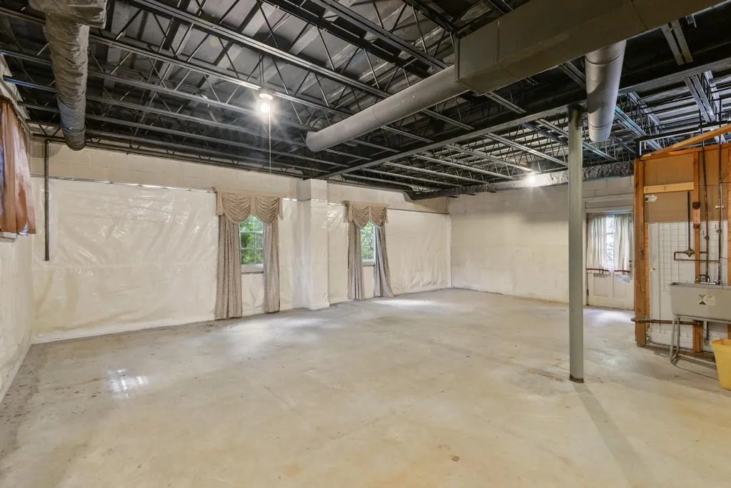 5820 Riverside Drive, Sandy Springs, Georgia 30327, 5 Bedrooms Bedrooms, ,4 BathroomsBathrooms,Residential,Sold,5820 Riverside Drive,6050188