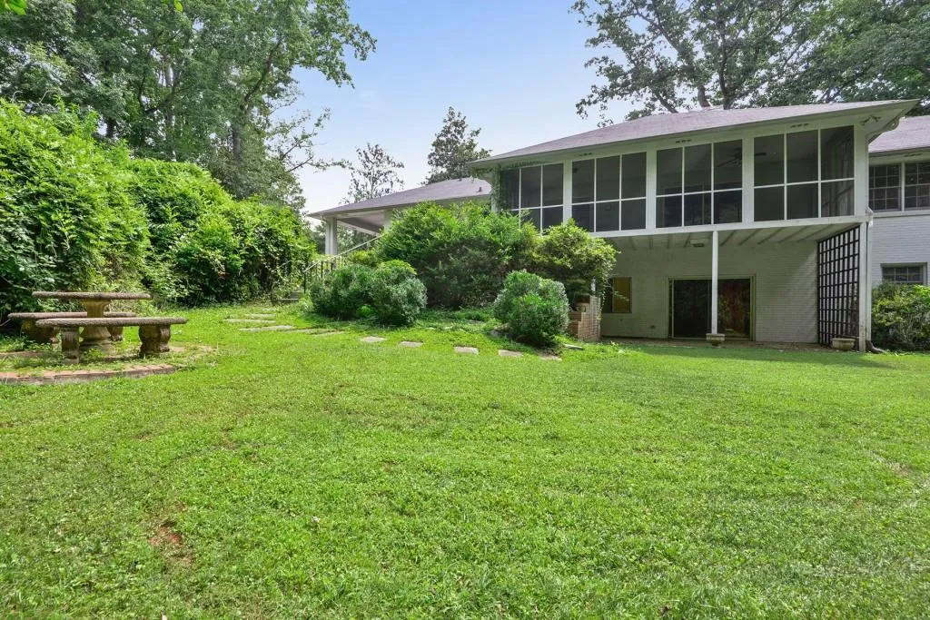 5820 Riverside Drive, Sandy Springs, Georgia 30327, 5 Bedrooms Bedrooms, ,4 BathroomsBathrooms,Residential,Sold,5820 Riverside Drive,6050188