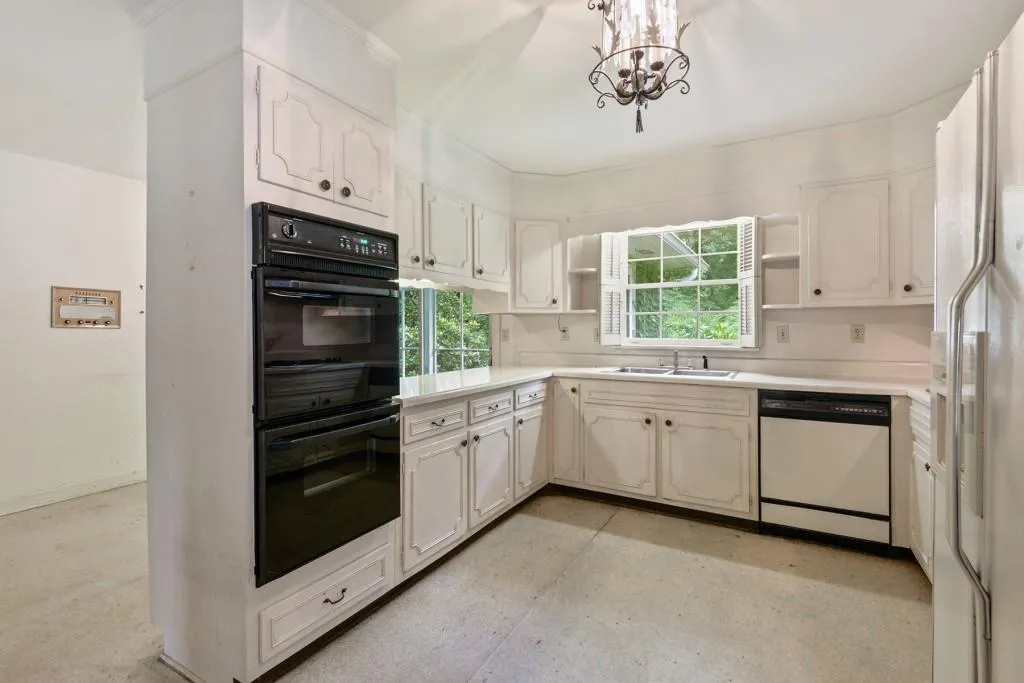 5820 Riverside Drive, Sandy Springs, Georgia 30327, 5 Bedrooms Bedrooms, ,4 BathroomsBathrooms,Residential,Sold,5820 Riverside Drive,6050188