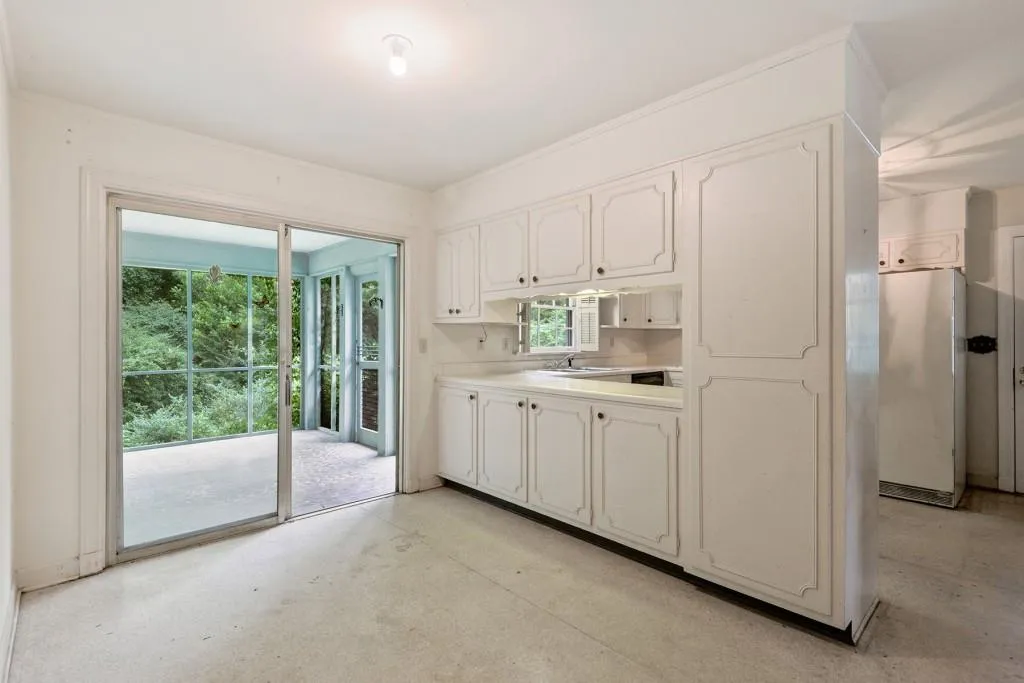 5820 Riverside Drive, Sandy Springs, Georgia 30327, 5 Bedrooms Bedrooms, ,4 BathroomsBathrooms,Residential,Sold,5820 Riverside Drive,6050188