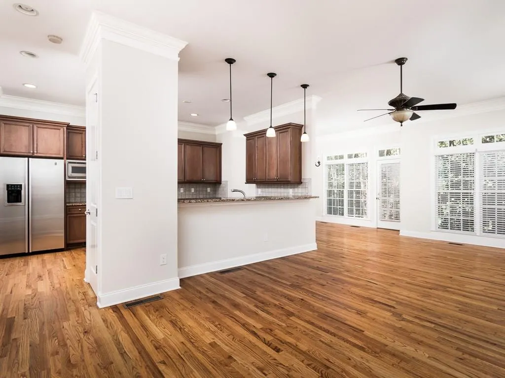 5458 Battery Lane Unit 26, Atlanta, Georgia 30342, 4 Bedrooms Bedrooms, ,4 BathroomsBathrooms,Residential,Sold,5458 Battery Lane Unit 26,5925072