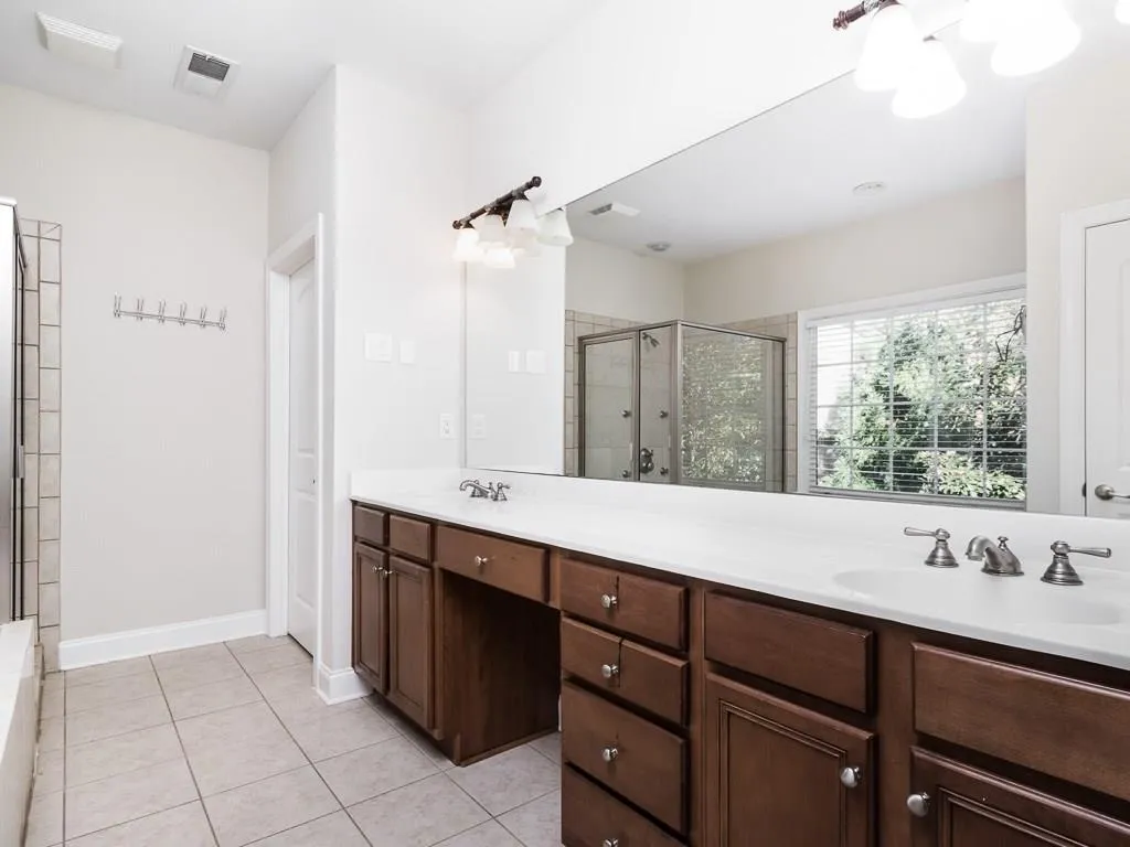 5458 Battery Lane Unit 26, Atlanta, Georgia 30342, 4 Bedrooms Bedrooms, ,4 BathroomsBathrooms,Residential,Sold,5458 Battery Lane Unit 26,5925072