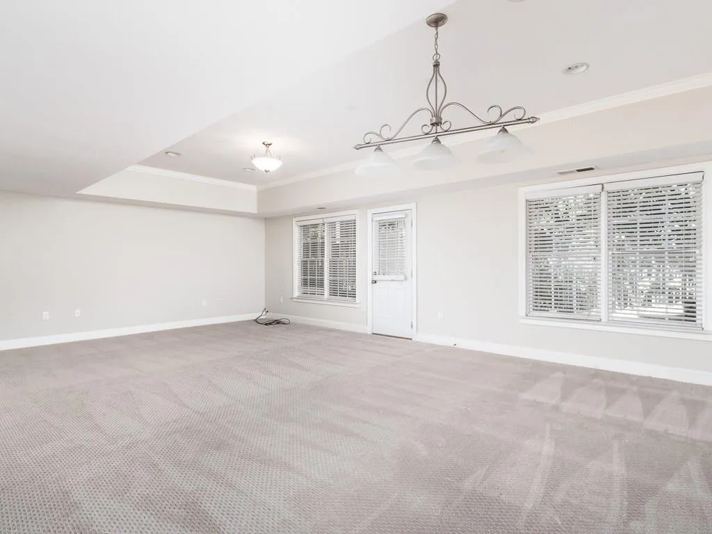 5458 Battery Lane Unit 26, Atlanta, Georgia 30342, 4 Bedrooms Bedrooms, ,4 BathroomsBathrooms,Residential,Sold,5458 Battery Lane Unit 26,5925072