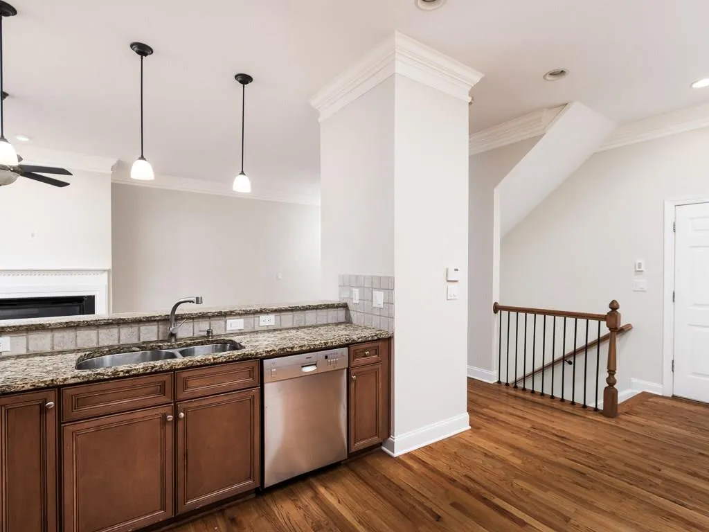 5458 Battery Lane Unit 26, Atlanta, Georgia 30342, 4 Bedrooms Bedrooms, ,4 BathroomsBathrooms,Residential,Sold,5458 Battery Lane Unit 26,5925072