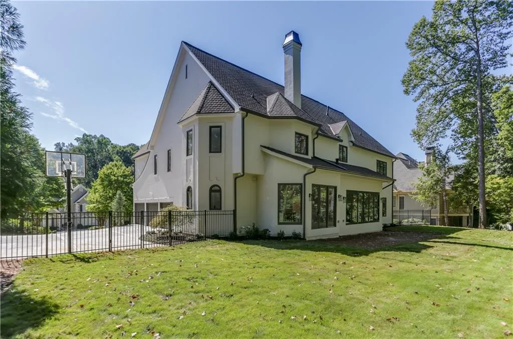 425 Laurel Chase Court, Atlanta, Georgia 30327, 7 Bedrooms Bedrooms, ,7 BathroomsBathrooms,Residential,Sold,425 Laurel Chase Court,6623101