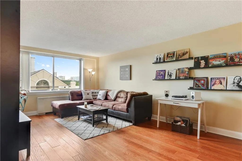 2479 Peachtree Road Ne Unit 1004, Atlanta, Georgia 30305, 1 Bedroom Bedrooms, ,1 BathroomBathrooms,Residential,Sold,2479 Peachtree Road Ne Unit 1004,6043239