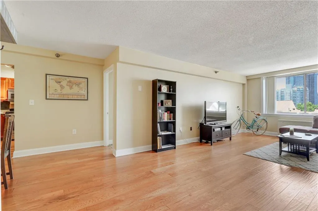 2479 Peachtree Road Ne Unit 1004, Atlanta, Georgia 30305, 1 Bedroom Bedrooms, ,1 BathroomBathrooms,Residential,Sold,2479 Peachtree Road Ne Unit 1004,6043239