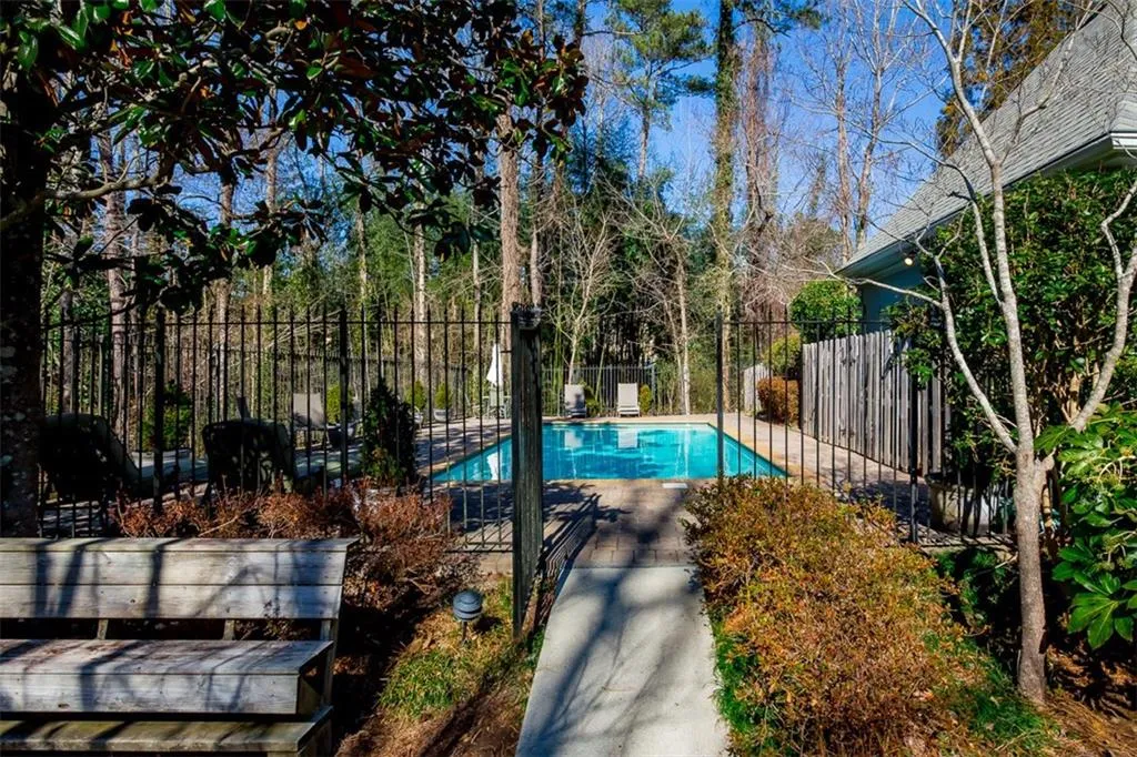 4590 Northside Drive Nw, Sandy Springs, Georgia 30327, 6 Bedrooms Bedrooms, ,6 BathroomsBathrooms,Residential,Sold,4590 Northside Drive Nw,5957612