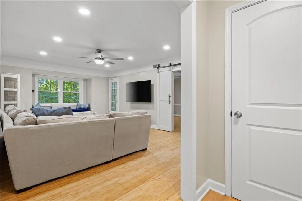 6851 Roswell Road Unit I18, Atlanta, Georgia 30328, 3 Bedrooms Bedrooms, ,2 BathroomsBathrooms,Residential,For Sale,6851 Roswell Road Unit I18,7637295