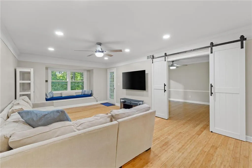 6851 Roswell Road Unit I18, Atlanta, Georgia 30328, 3 Bedrooms Bedrooms, ,2 BathroomsBathrooms,Residential,For Sale,6851 Roswell Road Unit I18,7637295