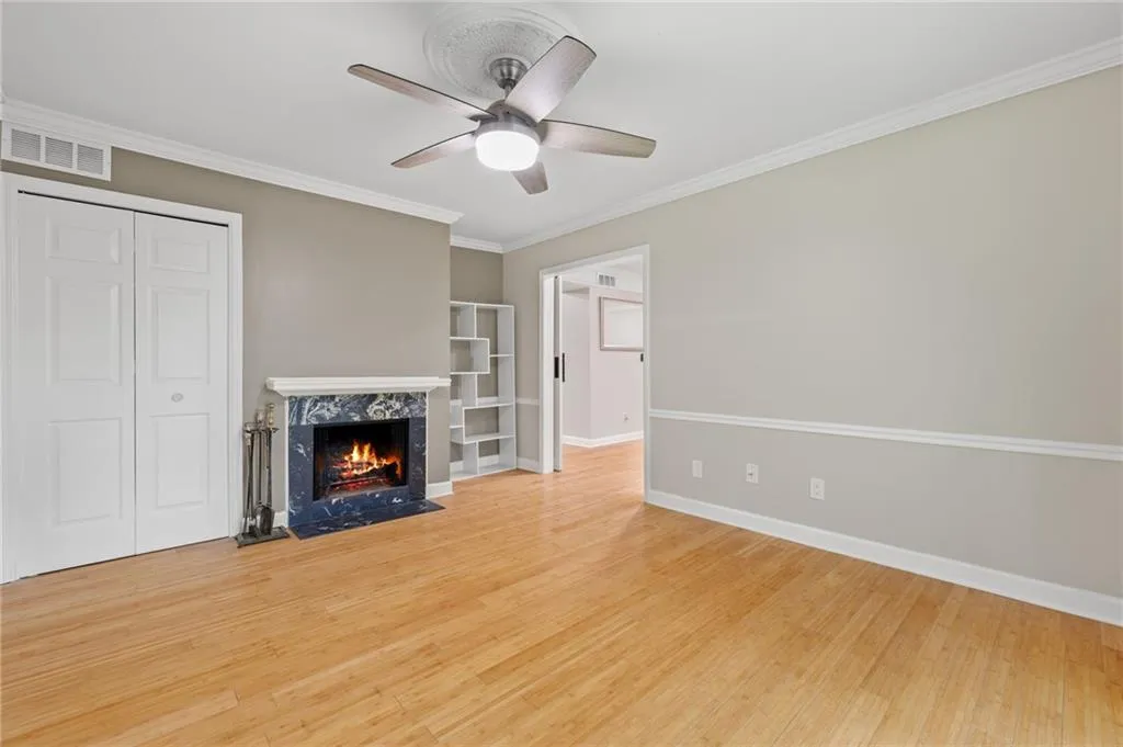 Possible 3rd bedroom/office/flex space