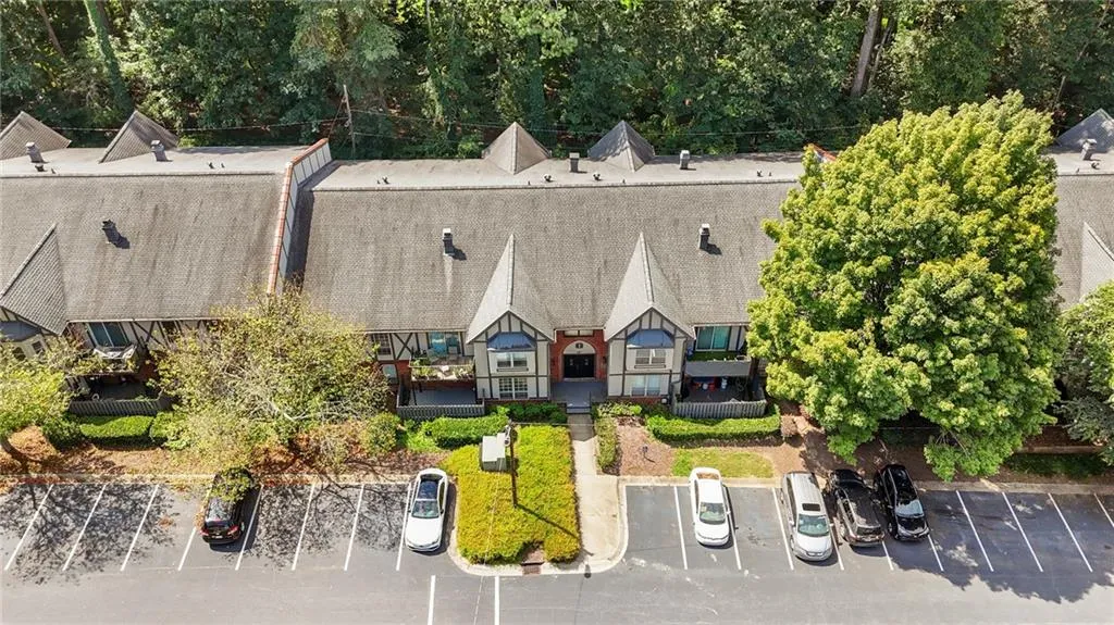 6851 Roswell Road Unit I18, Atlanta, Georgia 30328, 3 Bedrooms Bedrooms, ,2 BathroomsBathrooms,Residential,For Sale,6851 Roswell Road Unit I18,7637295