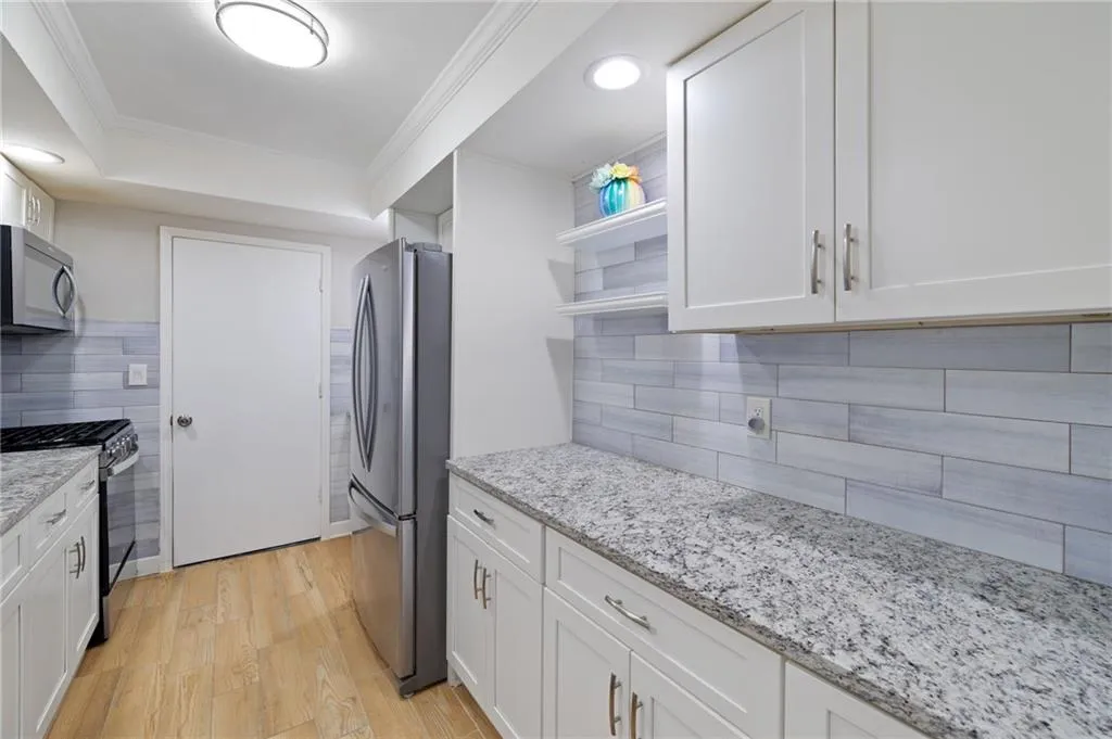 6851 Roswell Road Unit I18, Atlanta, Georgia 30328, 3 Bedrooms Bedrooms, ,2 BathroomsBathrooms,Residential,For Sale,6851 Roswell Road Unit I18,7637295