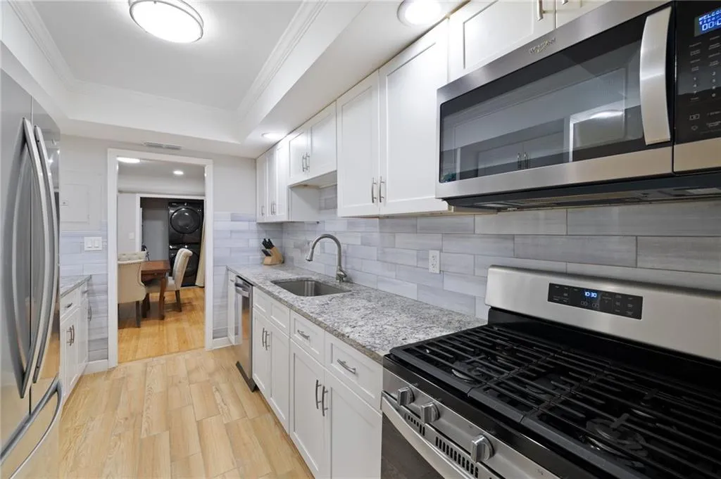 6851 Roswell Road Unit I18, Atlanta, Georgia 30328, 3 Bedrooms Bedrooms, ,2 BathroomsBathrooms,Residential,For Sale,6851 Roswell Road Unit I18,7637295