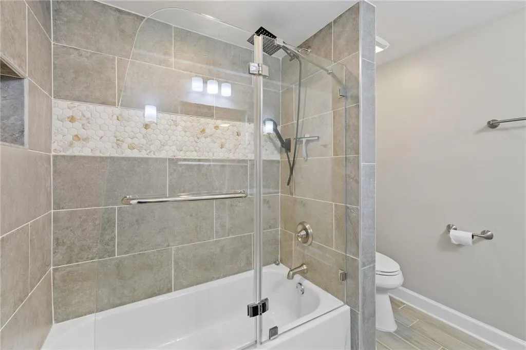 6851 Roswell Road Unit I18, Atlanta, Georgia 30328, 3 Bedrooms Bedrooms, ,2 BathroomsBathrooms,Residential,For Sale,6851 Roswell Road Unit I18,7637295