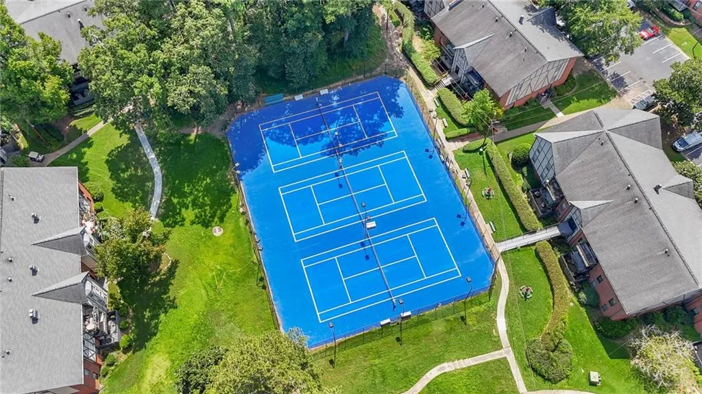 6851 Roswell Road Unit I18, Atlanta, Georgia 30328, 3 Bedrooms Bedrooms, ,2 BathroomsBathrooms,Residential,For Sale,6851 Roswell Road Unit I18,7637295