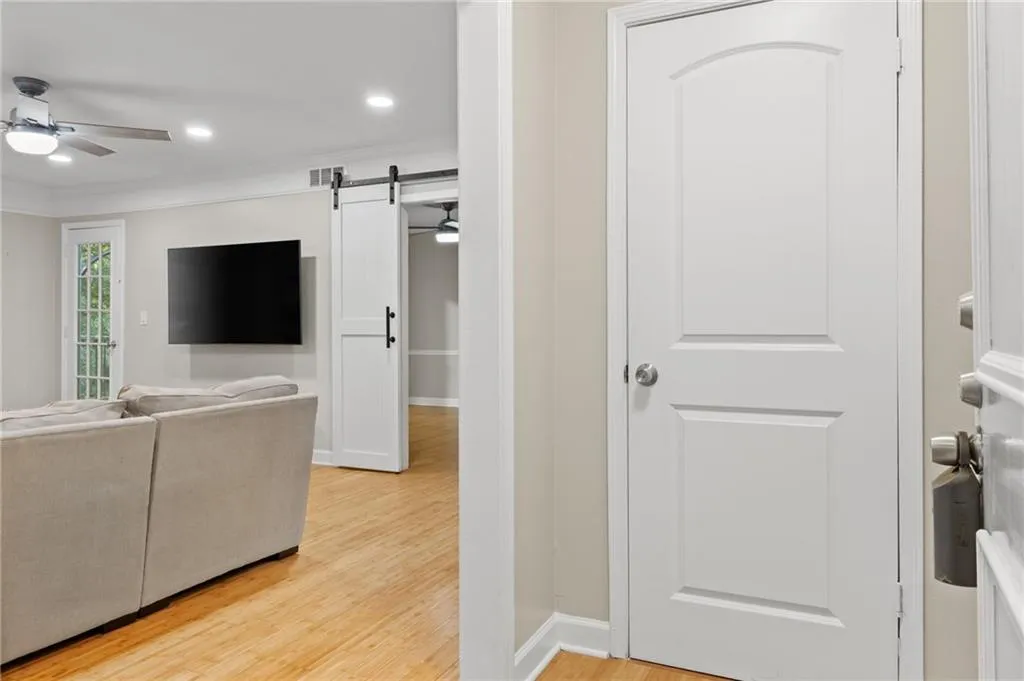 6851 Roswell Road Unit I18, Atlanta, Georgia 30328, 3 Bedrooms Bedrooms, ,2 BathroomsBathrooms,Residential,For Sale,6851 Roswell Road Unit I18,7637295