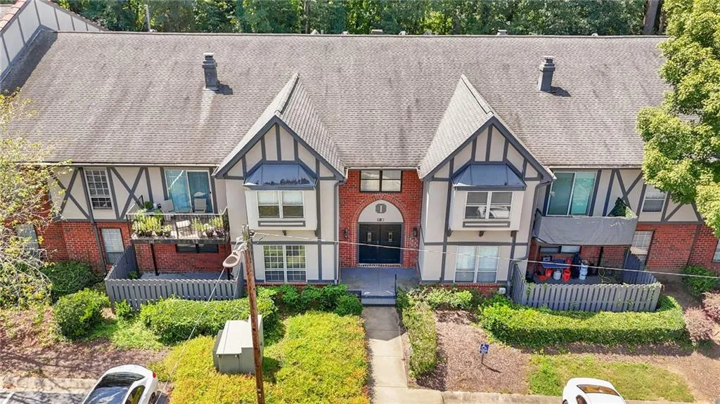 6851 Roswell Road Unit I18, Atlanta, Georgia 30328, 3 Bedrooms Bedrooms, ,2 BathroomsBathrooms,Residential,For Sale,6851 Roswell Road Unit I18,7637295