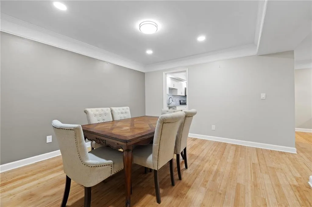 6851 Roswell Road Unit I18, Atlanta, Georgia 30328, 3 Bedrooms Bedrooms, ,2 BathroomsBathrooms,Residential,For Sale,6851 Roswell Road Unit I18,7637295