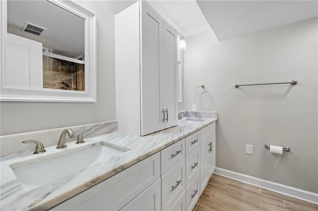 6851 Roswell Road Unit I18, Atlanta, Georgia 30328, 3 Bedrooms Bedrooms, ,2 BathroomsBathrooms,Residential,For Sale,6851 Roswell Road Unit I18,7637295