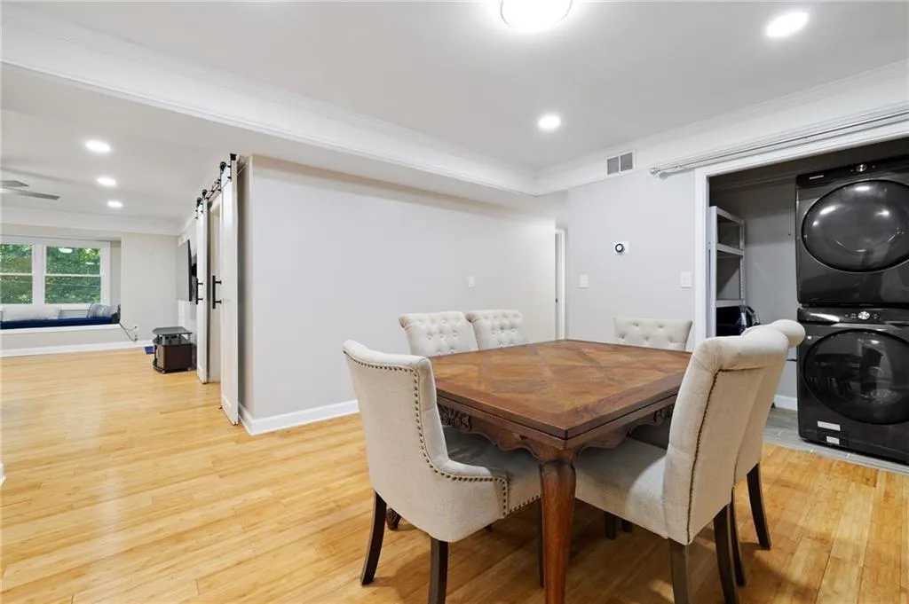 6851 Roswell Road Unit I18, Atlanta, Georgia 30328, 3 Bedrooms Bedrooms, ,2 BathroomsBathrooms,Residential,For Sale,6851 Roswell Road Unit I18,7637295