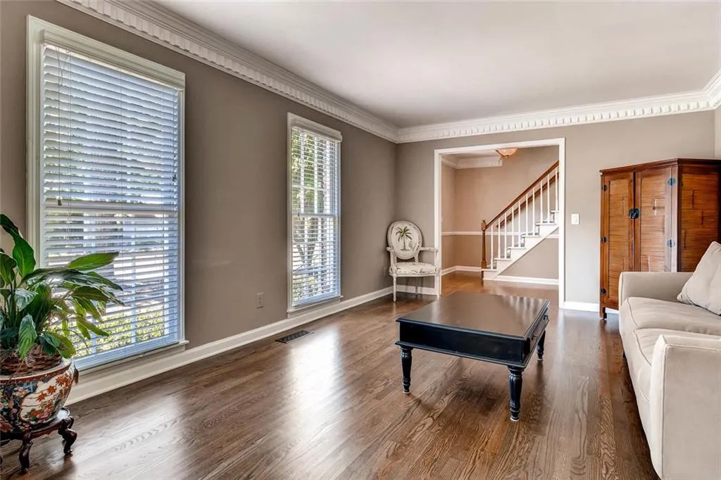 6900 Hunters Trace Circle, Sandy Springs, Georgia 30328, 5 Bedrooms Bedrooms, ,3 BathroomsBathrooms,Residential,Sold,6900 Hunters Trace Circle,5751391