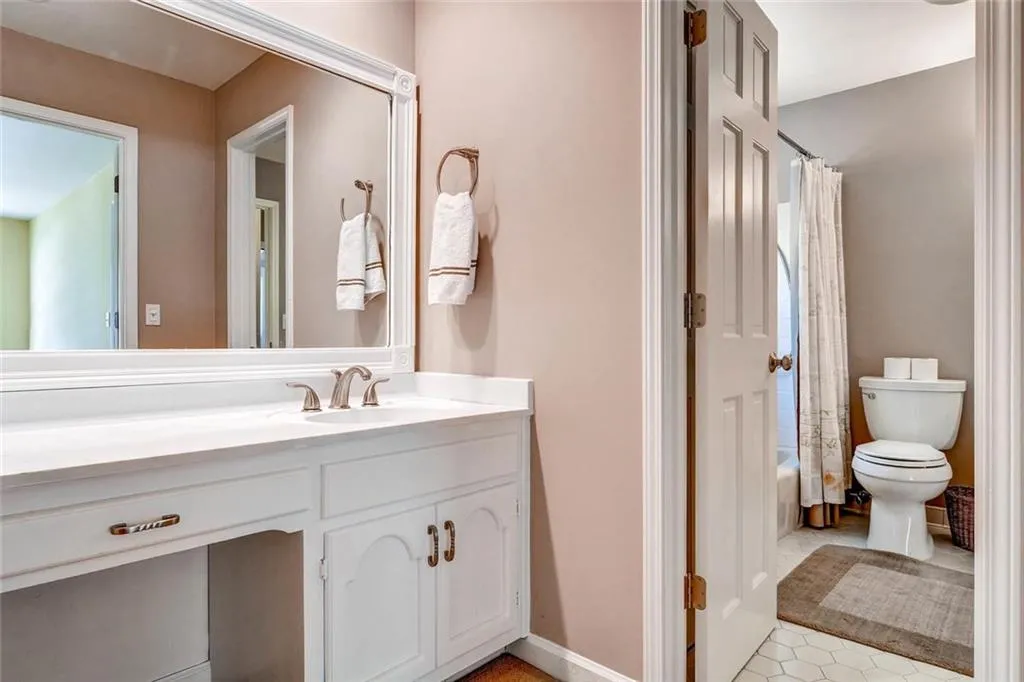 6900 Hunters Trace Circle, Sandy Springs, Georgia 30328, 5 Bedrooms Bedrooms, ,3 BathroomsBathrooms,Residential,Sold,6900 Hunters Trace Circle,5751391