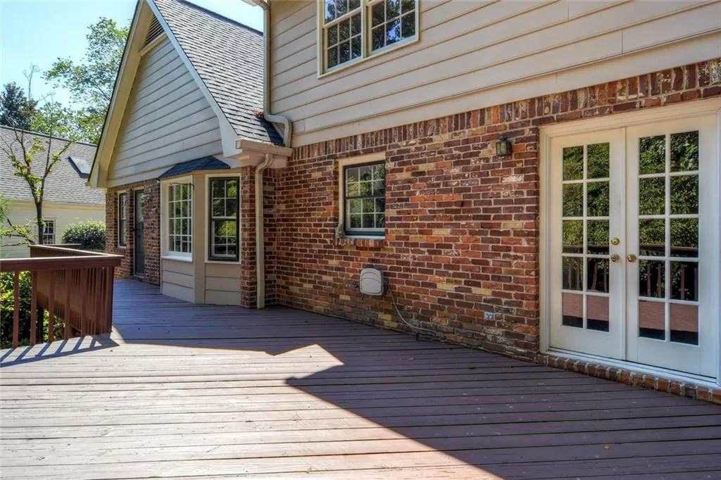 6900 Hunters Trace Circle, Sandy Springs, Georgia 30328, 5 Bedrooms Bedrooms, ,3 BathroomsBathrooms,Residential,Sold,6900 Hunters Trace Circle,5751391