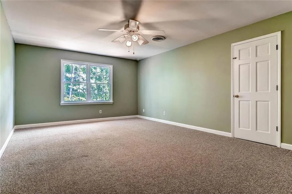 6900 Hunters Trace Circle, Sandy Springs, Georgia 30328, 5 Bedrooms Bedrooms, ,3 BathroomsBathrooms,Residential,Sold,6900 Hunters Trace Circle,5751391