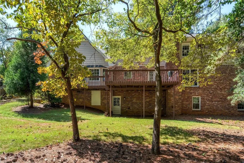 6900 Hunters Trace Circle, Sandy Springs, Georgia 30328, 5 Bedrooms Bedrooms, ,3 BathroomsBathrooms,Residential,Sold,6900 Hunters Trace Circle,5751391