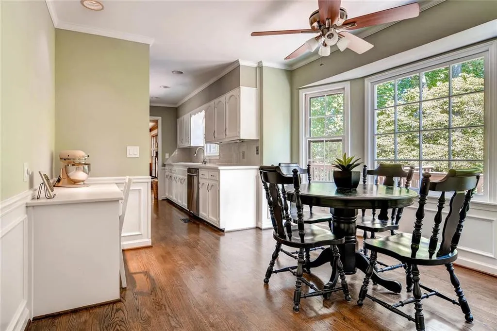 6900 Hunters Trace Circle, Sandy Springs, Georgia 30328, 5 Bedrooms Bedrooms, ,3 BathroomsBathrooms,Residential,Sold,6900 Hunters Trace Circle,5751391