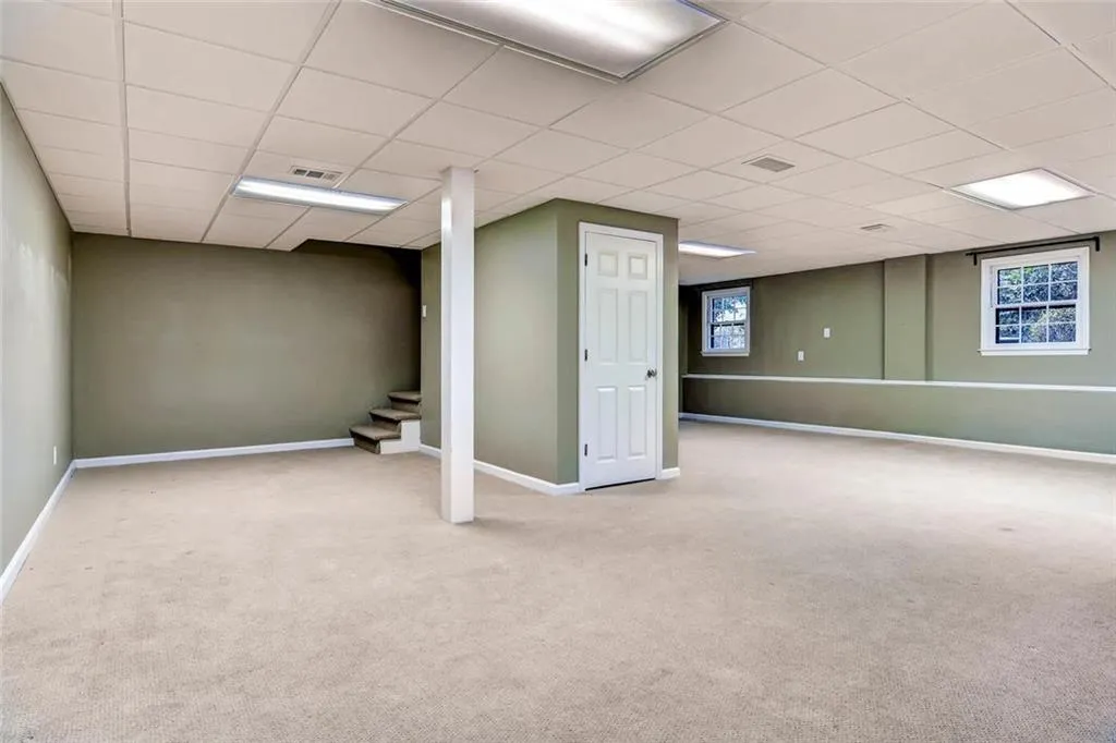 6900 Hunters Trace Circle, Sandy Springs, Georgia 30328, 5 Bedrooms Bedrooms, ,3 BathroomsBathrooms,Residential,Sold,6900 Hunters Trace Circle,5751391