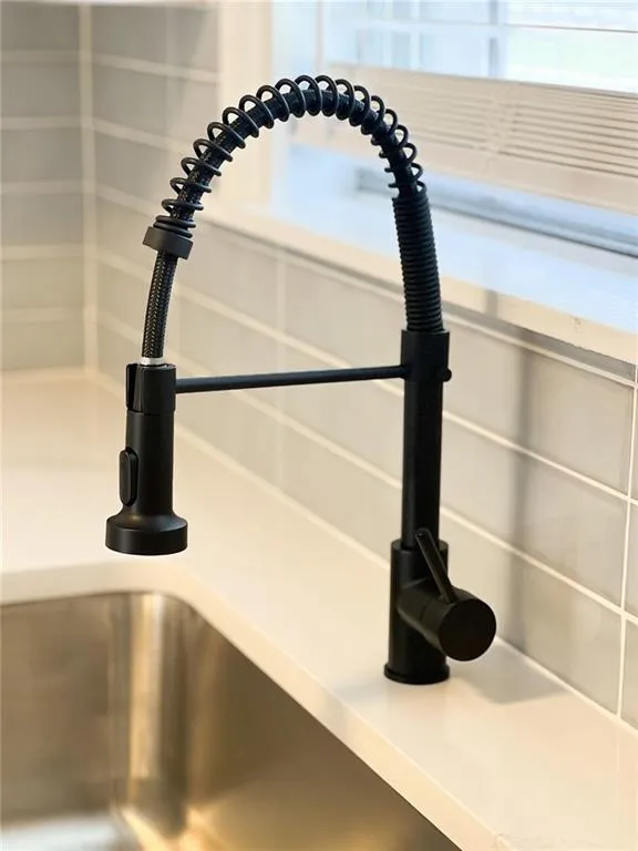 5616 Kingsport Drive, Atlanta, Georgia 30342, 2 Bedrooms Bedrooms, ,1 BathroomBathrooms,Residential,Sold,5616 Kingsport Drive,7270825