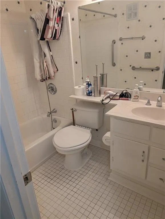 206 River Run Drive, Atlanta, Georgia 30350, 1 Bedroom Bedrooms, ,1 BathroomBathrooms,Residential,Sold,206 River Run Drive,7724500