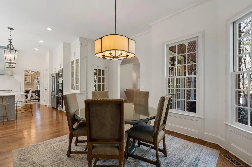 220 Sheridan Point Lane, Atlanta, Georgia 30342, 5 Bedrooms Bedrooms, ,5 BathroomsBathrooms,Residential,Sold,220 Sheridan Point Lane,7548366
