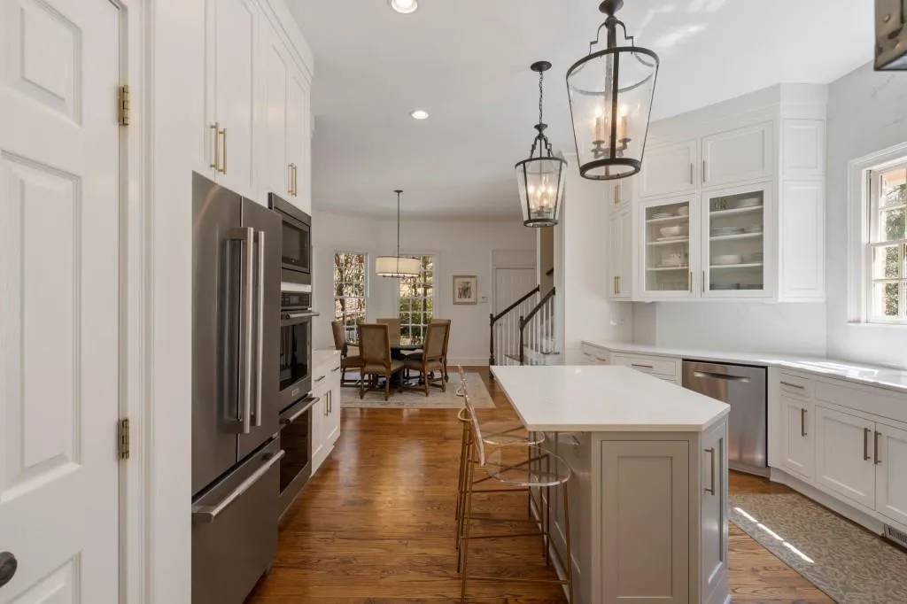220 Sheridan Point Lane, Atlanta, Georgia 30342, 5 Bedrooms Bedrooms, ,5 BathroomsBathrooms,Residential,Sold,220 Sheridan Point Lane,7548366