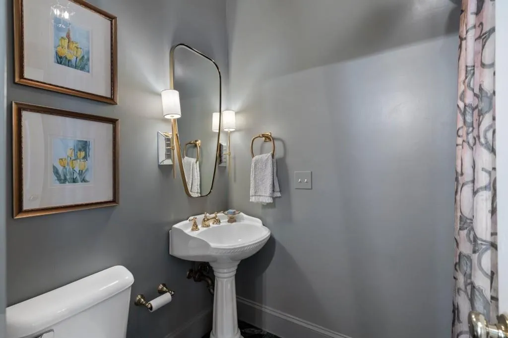 220 Sheridan Point Lane, Atlanta, Georgia 30342, 5 Bedrooms Bedrooms, ,5 BathroomsBathrooms,Residential,Sold,220 Sheridan Point Lane,7548366