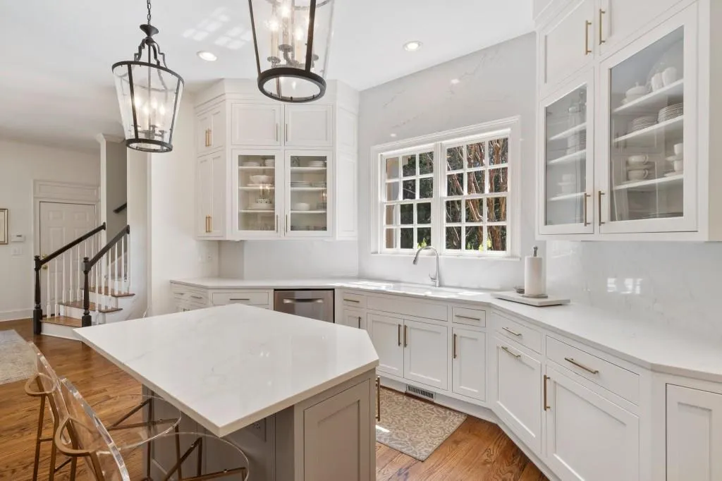 220 Sheridan Point Lane, Atlanta, Georgia 30342, 5 Bedrooms Bedrooms, ,5 BathroomsBathrooms,Residential,Sold,220 Sheridan Point Lane,7548366