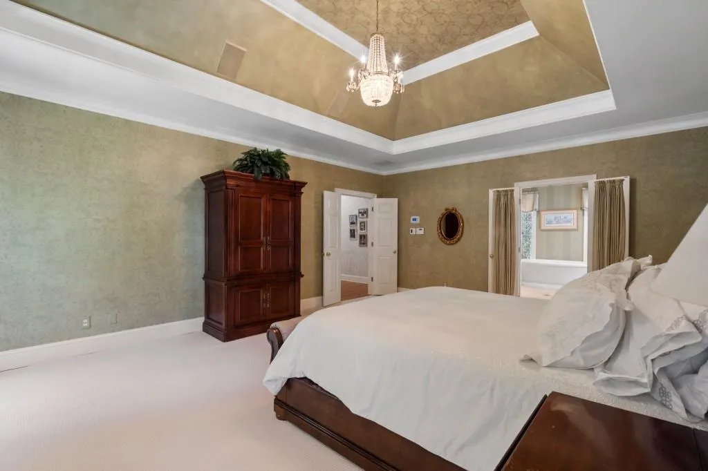 220 Sheridan Point Lane, Atlanta, Georgia 30342, 5 Bedrooms Bedrooms, ,5 BathroomsBathrooms,Residential,Sold,220 Sheridan Point Lane,7548366