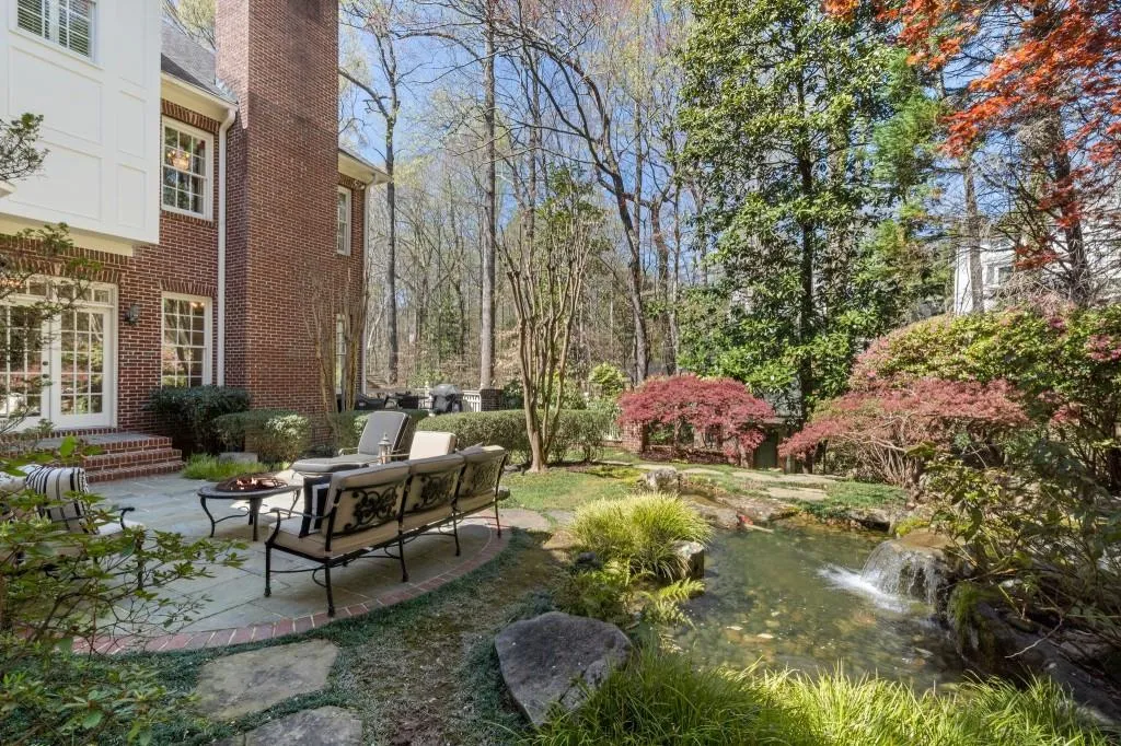 220 Sheridan Point Lane, Atlanta, Georgia 30342, 5 Bedrooms Bedrooms, ,5 BathroomsBathrooms,Residential,Sold,220 Sheridan Point Lane,7548366