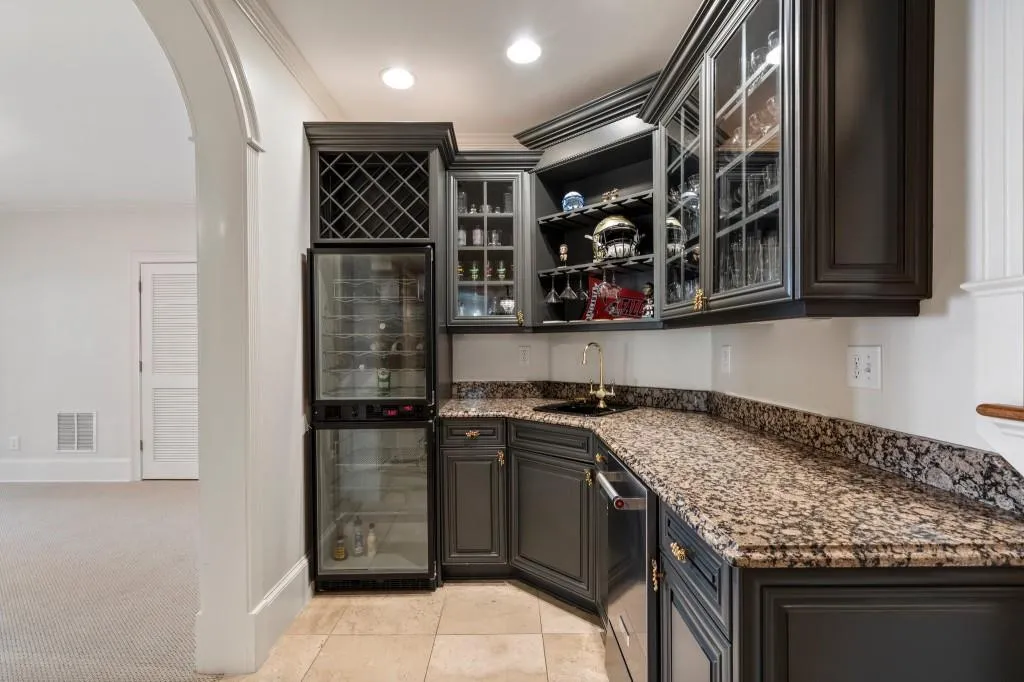 220 Sheridan Point Lane, Atlanta, Georgia 30342, 5 Bedrooms Bedrooms, ,5 BathroomsBathrooms,Residential,Sold,220 Sheridan Point Lane,7548366
